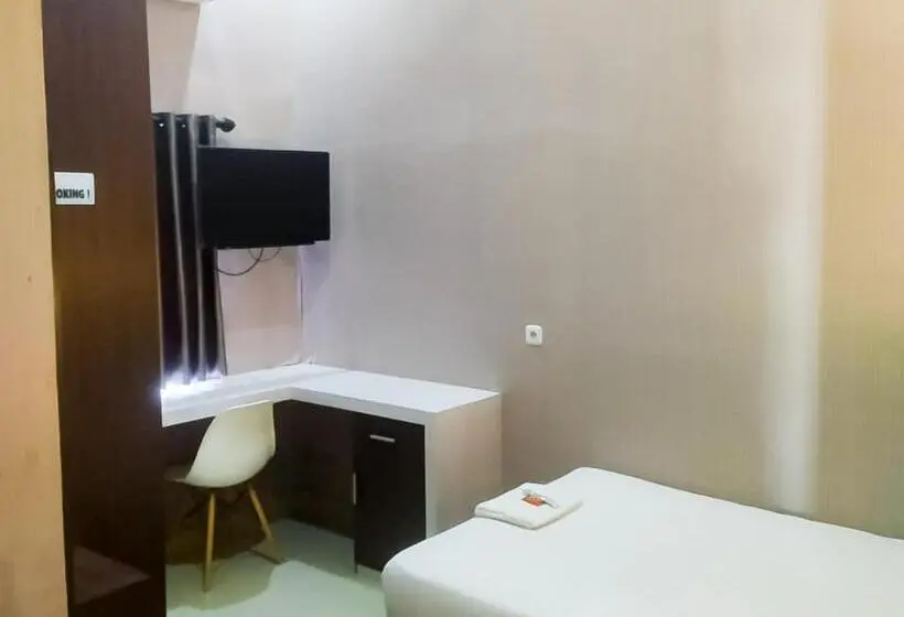 Standard Yhden Hengen Huone, Reddoorz Syariah Near Sultan Syarif Kasim Ii Airport