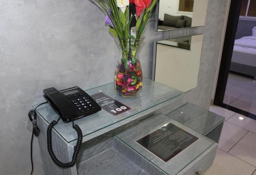 דירת חדר, Residence Achomoukhe