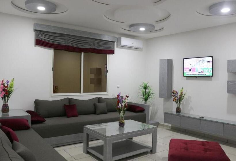 דירת חדר, Residence Achomoukhe