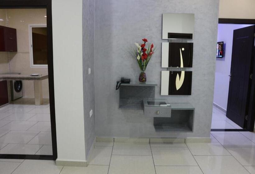 דירת חדר, Residence Achomoukhe