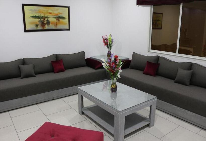 דירת חדר, Residence Achomoukhe