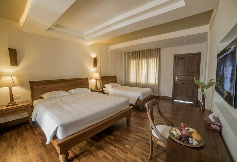 3 Bett Deluxe Zimmer, Golden View