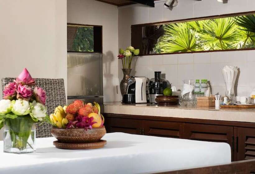 خانه 1 خوابه, Mane Family Vacation