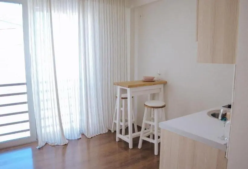 استودیوی استاندارد, White & Wood