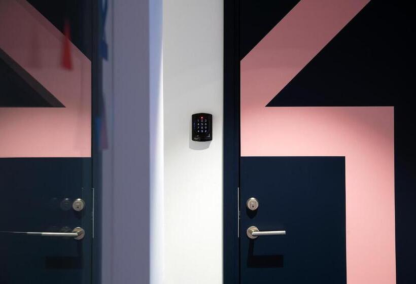 اتاق خانوادگی, Neotel