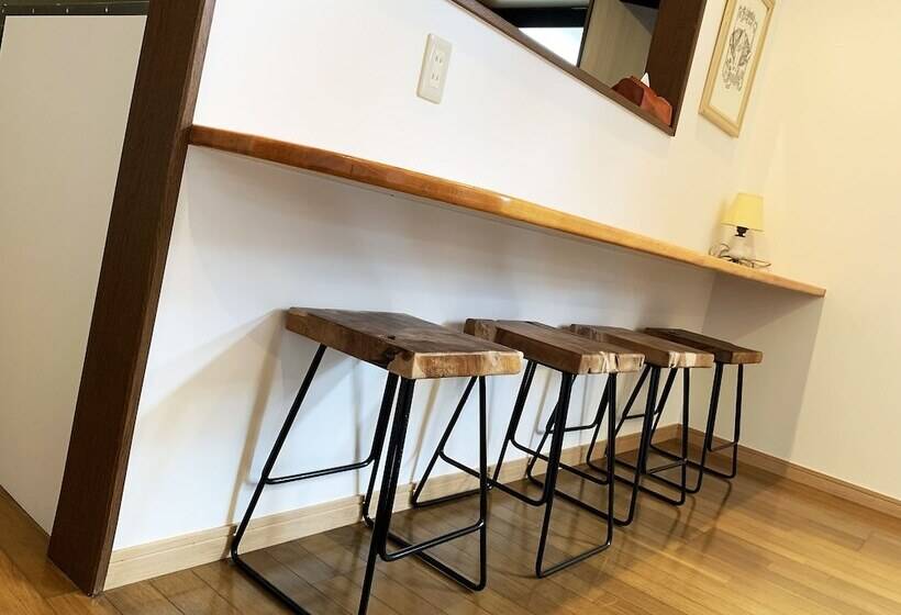 اتاق خانوادگی, Cactus Inn