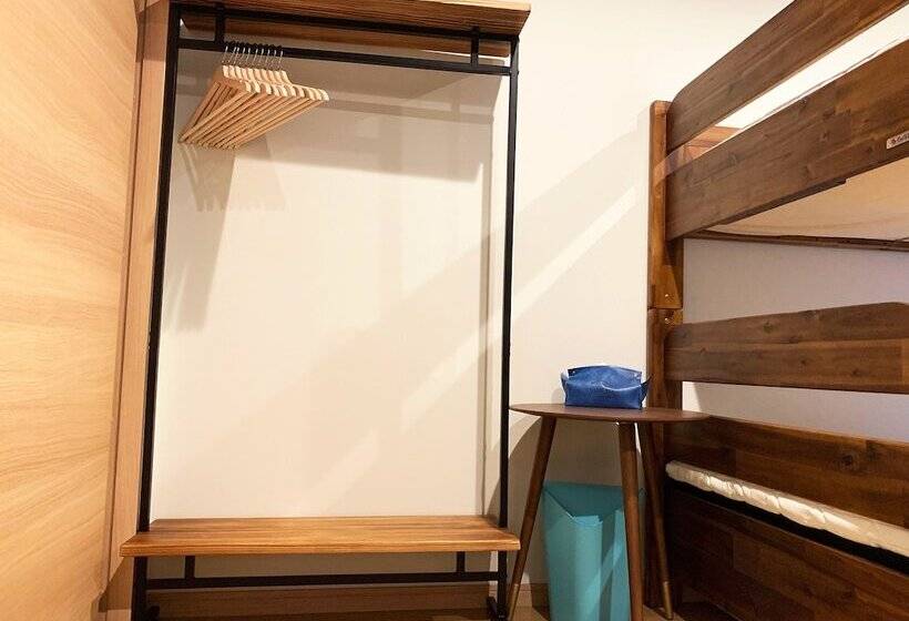 اتاق خانوادگی, Cactus Inn