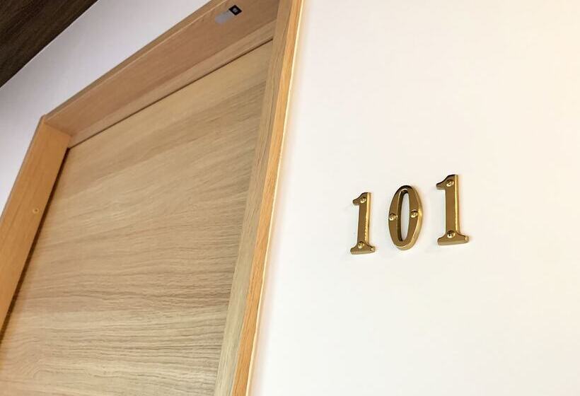 اتاق خانوادگی, Cactus Inn