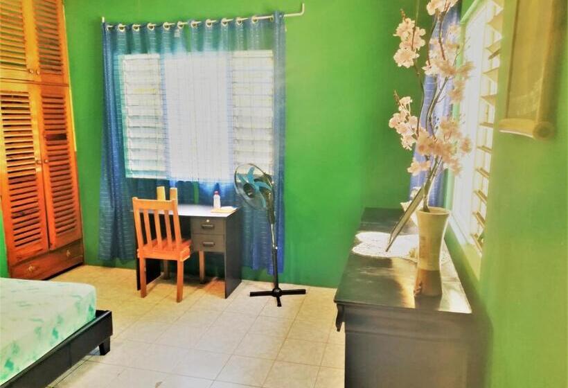 اتاق استاندارد با سرویس بهداشتی مشترک, Toga Guest House