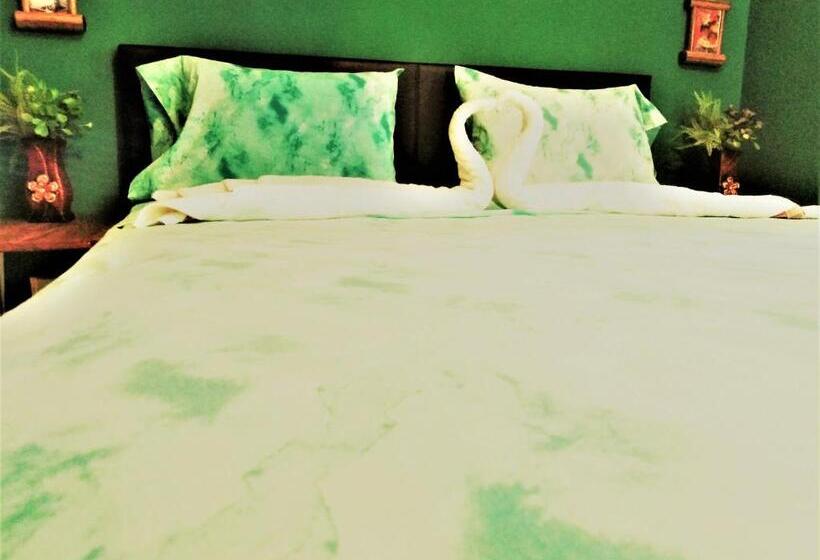 اتاق استاندارد با سرویس بهداشتی مشترک, Toga Guest House