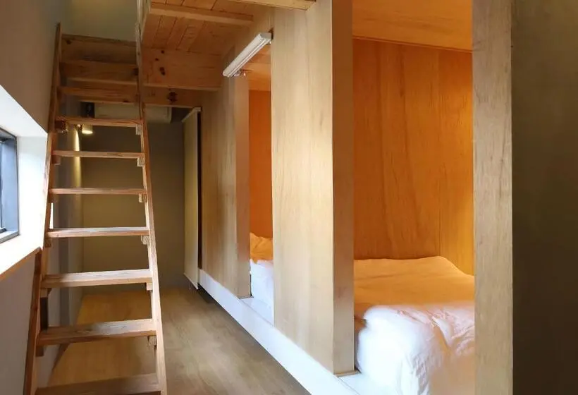 Llit en Habitació Compartida, Hostel Mog