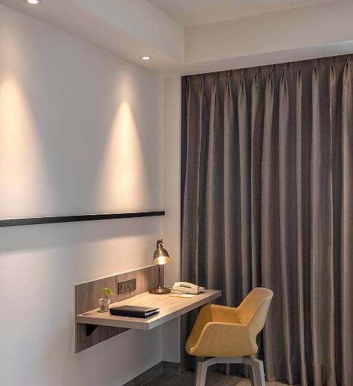 带大床的豪华间, Lemon Tree Premier New Town Kolkata