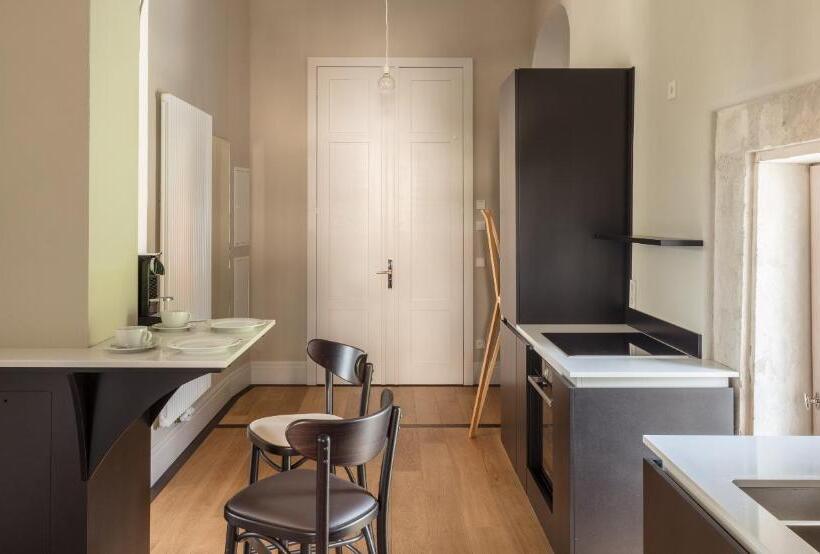 침실 3개 아파트, Schloss Prossen