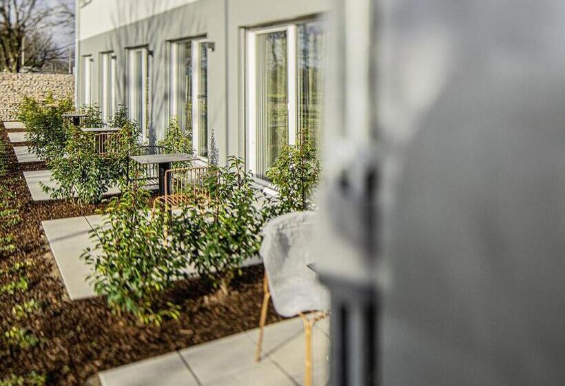 标准工作室, Adoro Apart