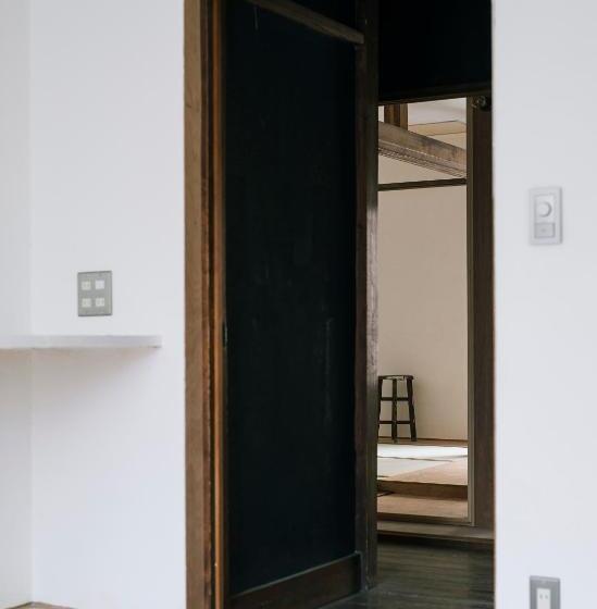 חדר מוזל מקלחת משותפת, Atelier & Hostel Nagaisa Ura