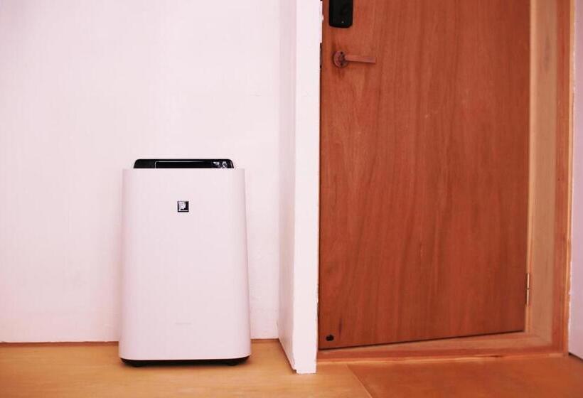 חדר מוזל מקלחת משותפת, Atelier & Hostel Nagaisa Ura