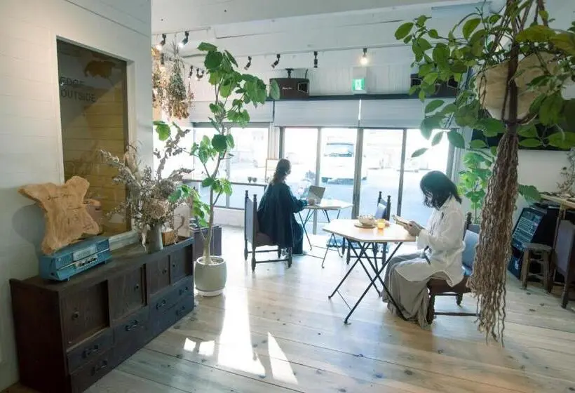 اتاق خانوادگی, Atelier & Hostel Nagaisa Ura
