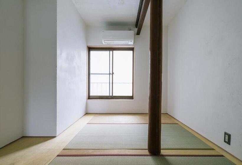 חדר מוזל מקלחת משותפת, Atelier & Hostel Nagaisa Ura