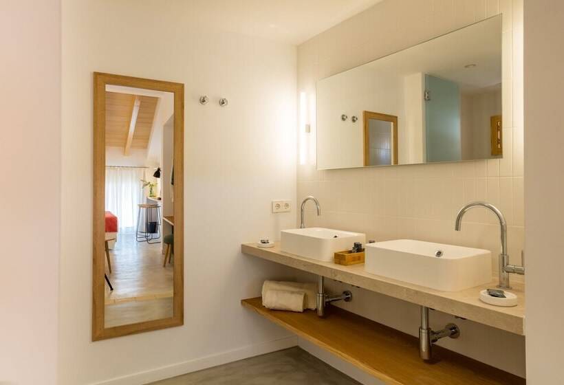 주니어 스위트, Ara Alcudia