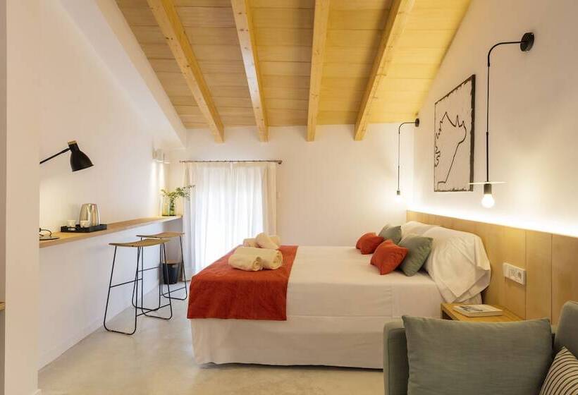 주니어 스위트, Ara Alcudia