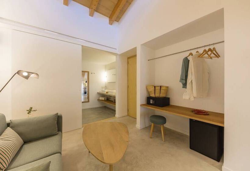 주니어 스위트, Ara Alcudia