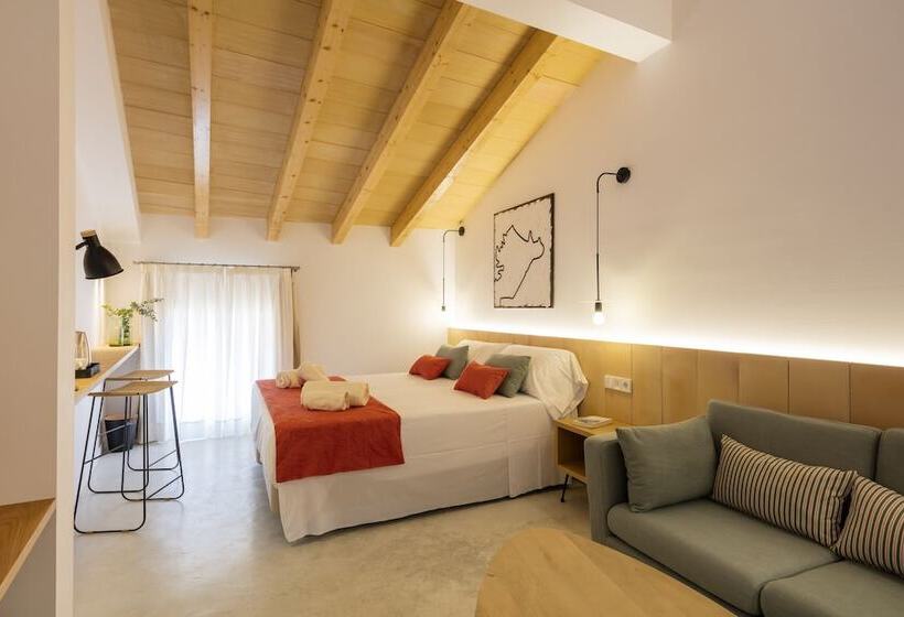 주니어 스위트, Ara Alcudia