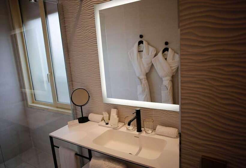 اتاق لوکس با چشم‌انداز دریا, Splendid Hôtel & Spa