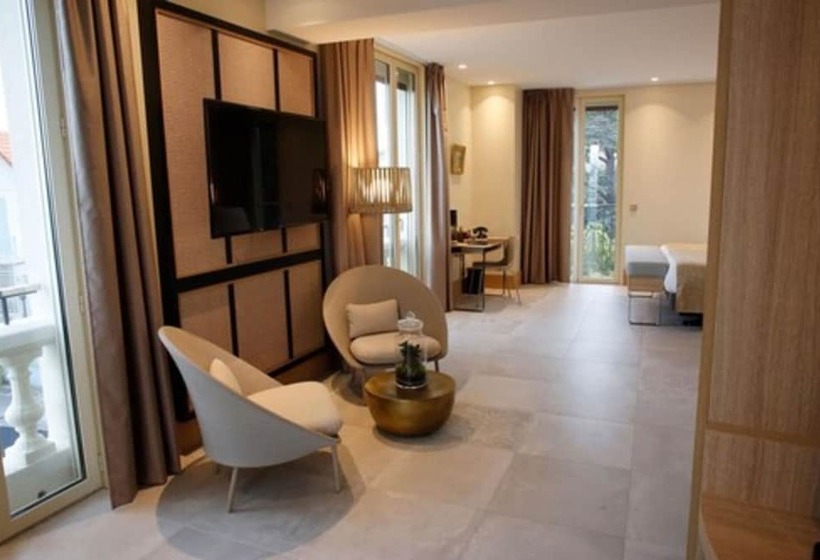 سوییت جونیور با چشم‌انداز دریا, Splendid Hôtel & Spa