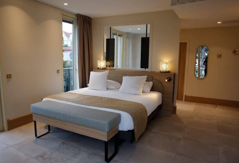سوییت جونیور با چشم‌انداز دریا, Splendid Hôtel & Spa