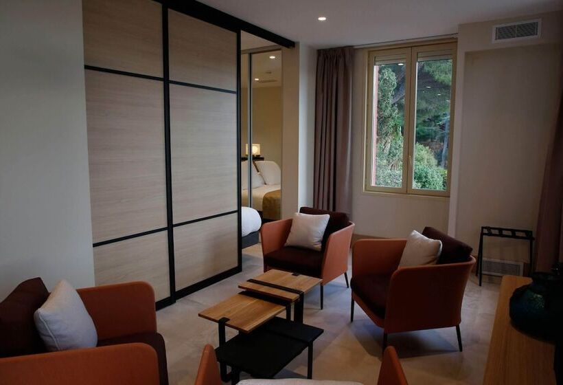 سوییت با چشم‌انداز دریا, Splendid Hôtel & Spa