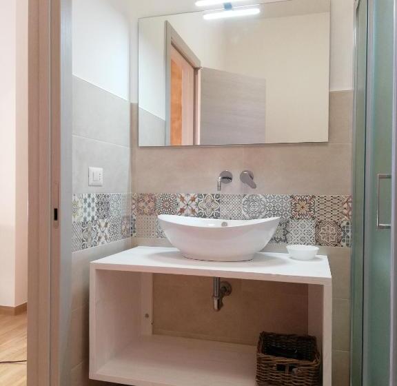 标准三人间, Damalu