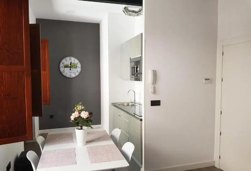 استودیوی استاندارد, Apartamentos Granada Deluxe 3000