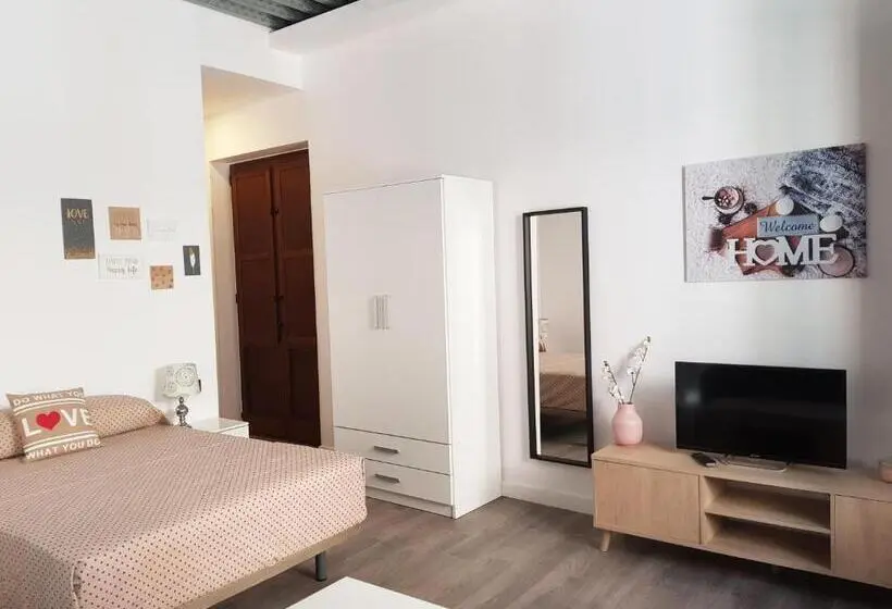 استودیوی استاندارد, Apartamentos Granada Deluxe 3000