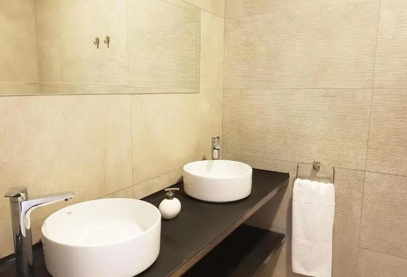 استودیوی استاندارد, Apartamentos Granada Deluxe 3000