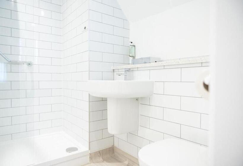 اتاق خانوادگی, The Pine Marten By Innkeeper S Collection