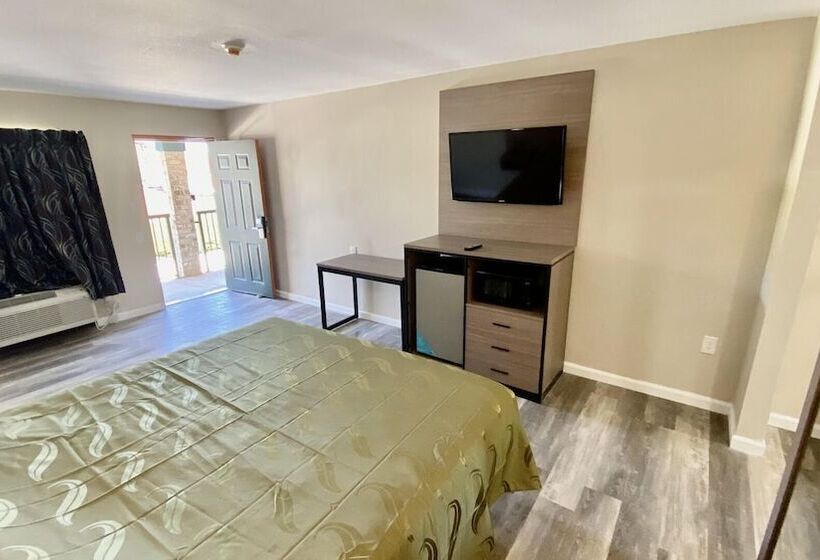 스위트, Brentwood Inn & Suites