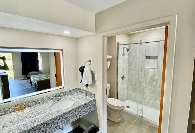 스위트, Brentwood Inn & Suites