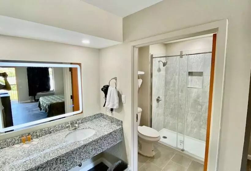 スイート, Brentwood Inn & Suites