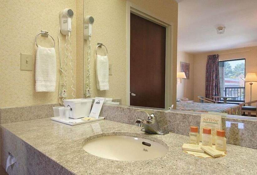 스위트, Brentwood Inn & Suites