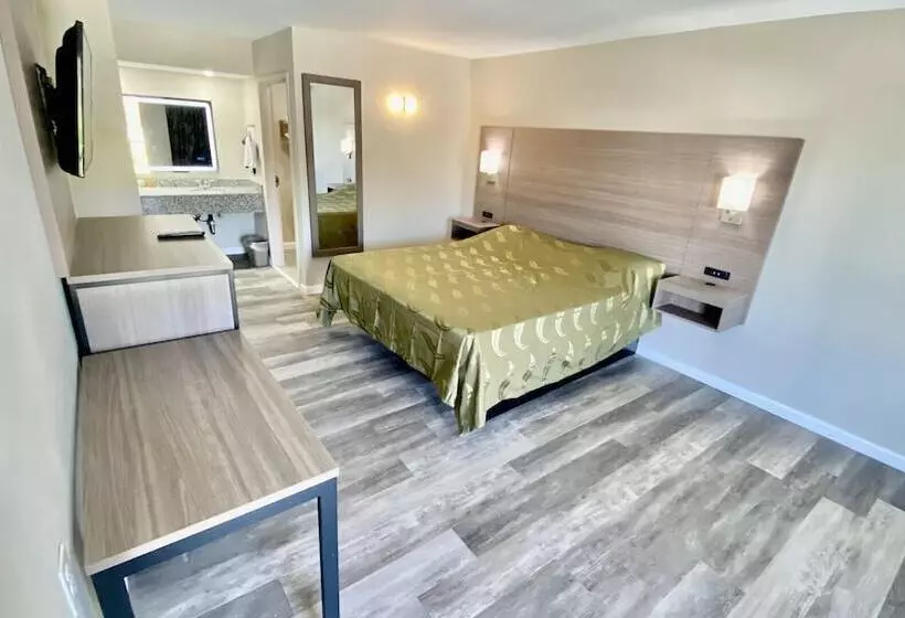 スイート, Brentwood Inn & Suites