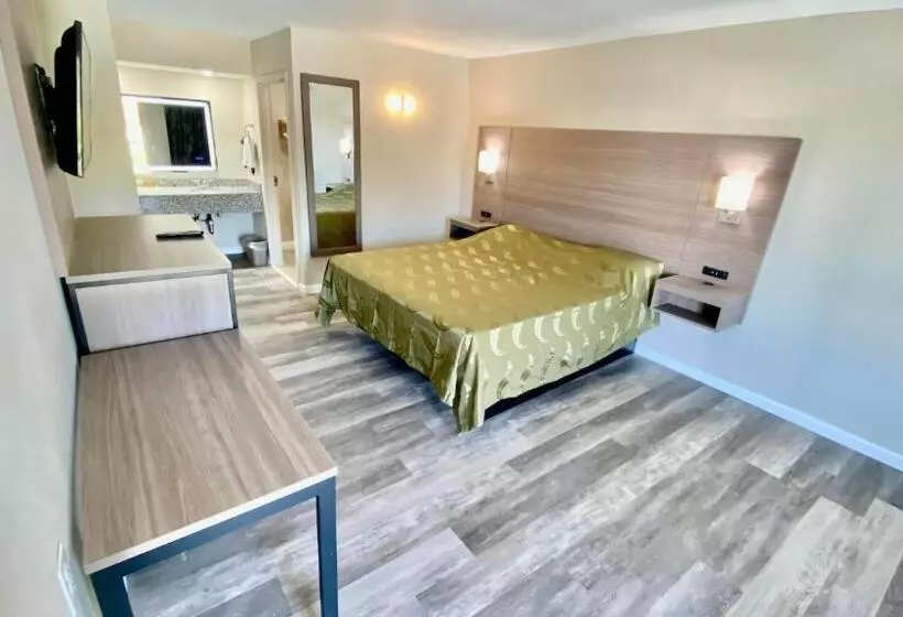 キングサイズベッドのスタンダードルーム, Brentwood Inn & Suites