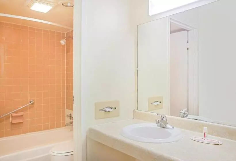 デラックスルーム, Days Inn By Wyndham Bristol Parkway