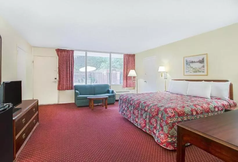キングサイズベッドのスタンダードルーム, Days Inn By Wyndham Bristol Parkway