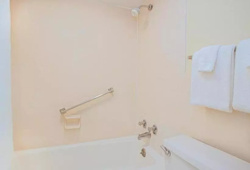 スタンダードルーム, Days Inn By Wyndham Bristol Parkway