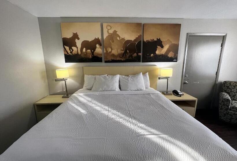 Стандартный Номер Кровать Кинг, Days Inn & Suites By Wyndham   Canton First Monday Trade Days