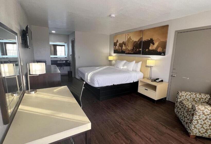 스탠다드 룸 킹사이즈 침대, Days Inn & Suites By Wyndham   Canton First Monday Trade Days