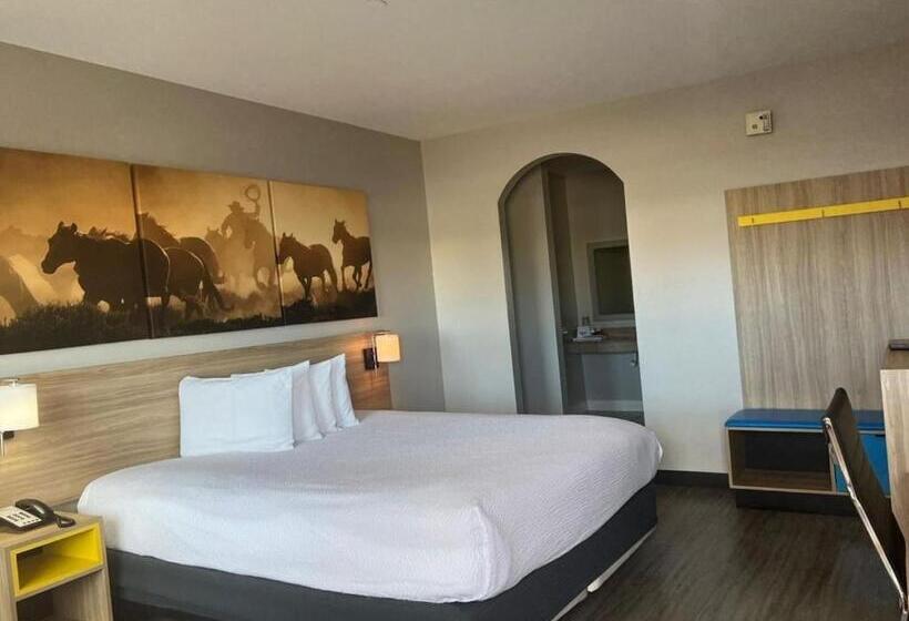 キングサイズベッドのスタンダードルーム, Days Inn By Wyndham Humble/houston Intercontinental Airport