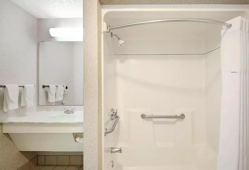 キングサイズベッドのデラックススイート, Days Inn By Wyndham Lisbon