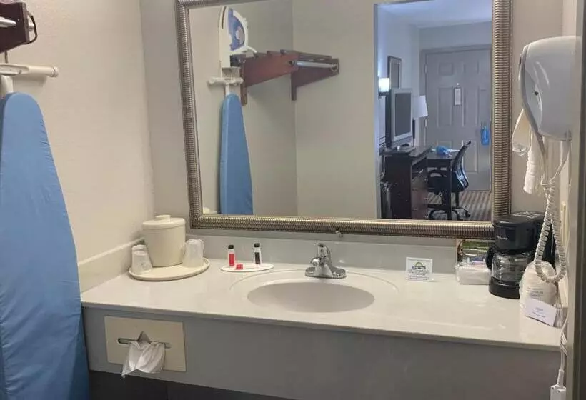 Sviitti King-vuode, Days Inn By Wyndham Ocean Springs