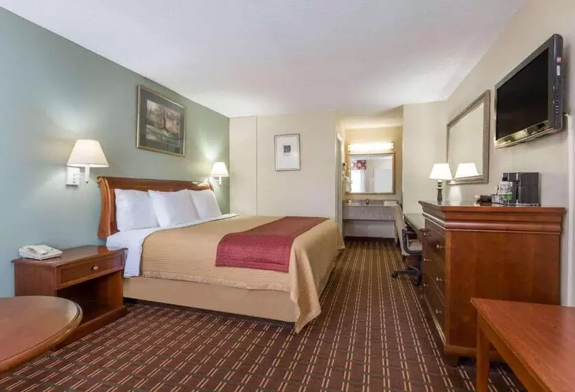 キングサイズベッドのスタンダードルーム, Days Inn By Wyndham Orangeburg